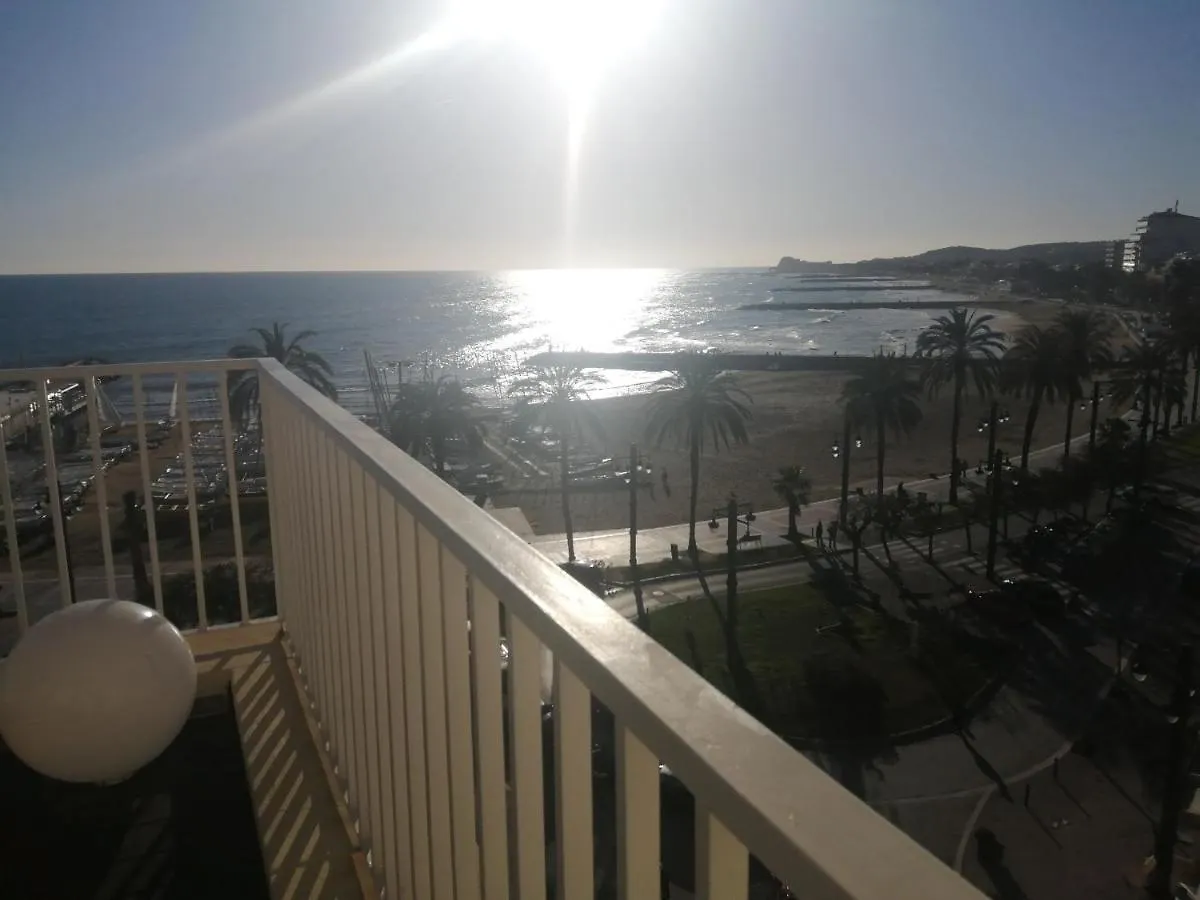 Atico Con Fantasticas Vistas Al Mar Y La Iglesia Apartment Sitges