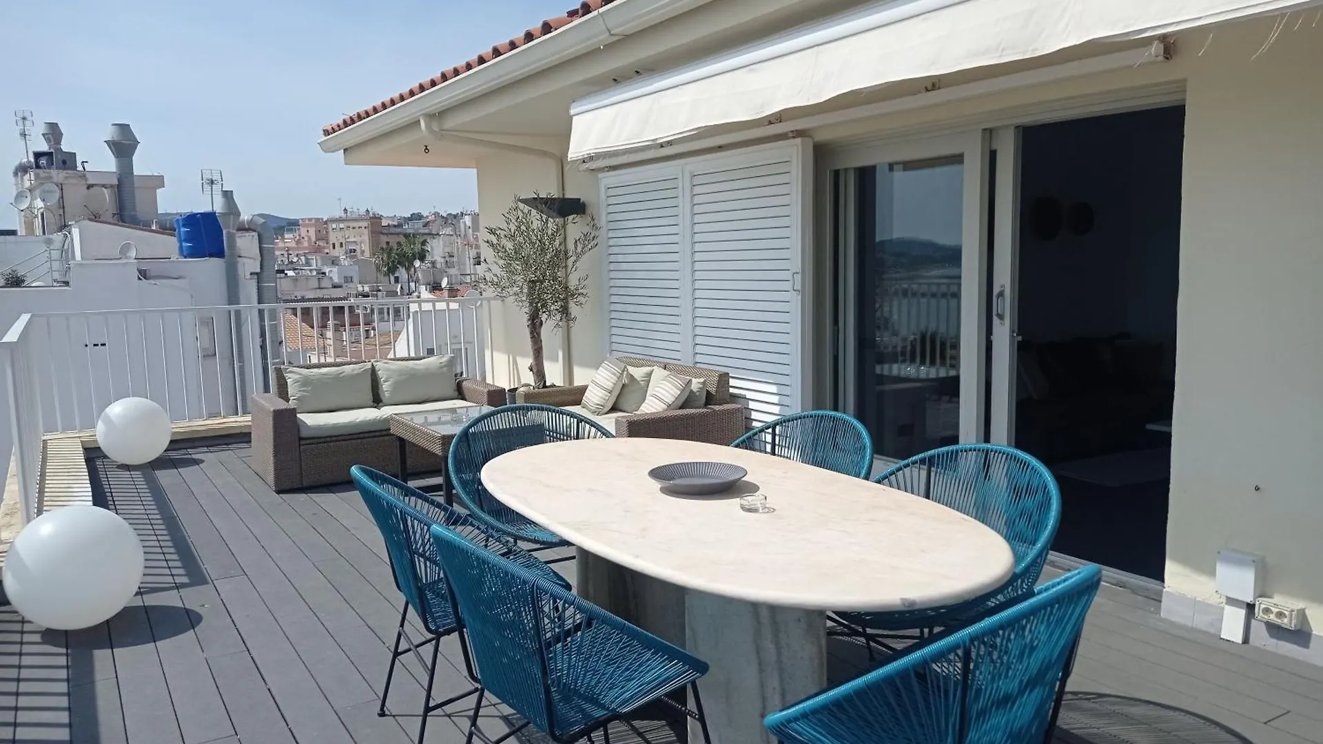 Apartamento Ático con Fantásticas Vistas al Mar y la iglesia Sitges