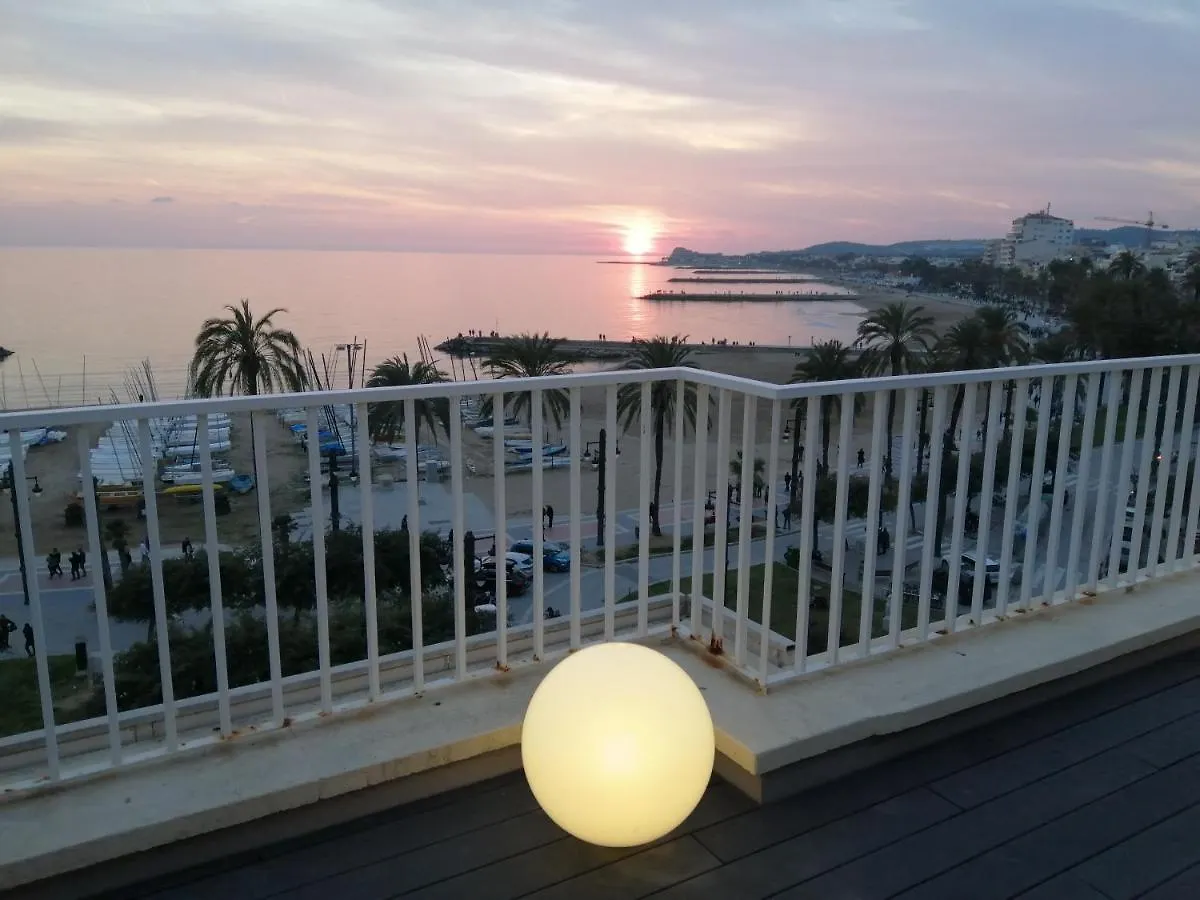 Atico Con Fantasticas Vistas Al Mar Y La Iglesia Apartment Sitges