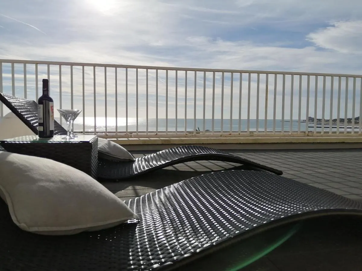 Atico Con Fantasticas Vistas Al Mar Y La Iglesia Apartment Sitges 0*,  Spain