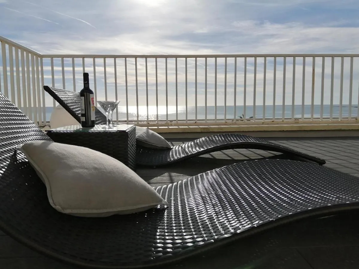 Atico Con Fantasticas Vistas Al Mar Y La Iglesia Apartment Sitges