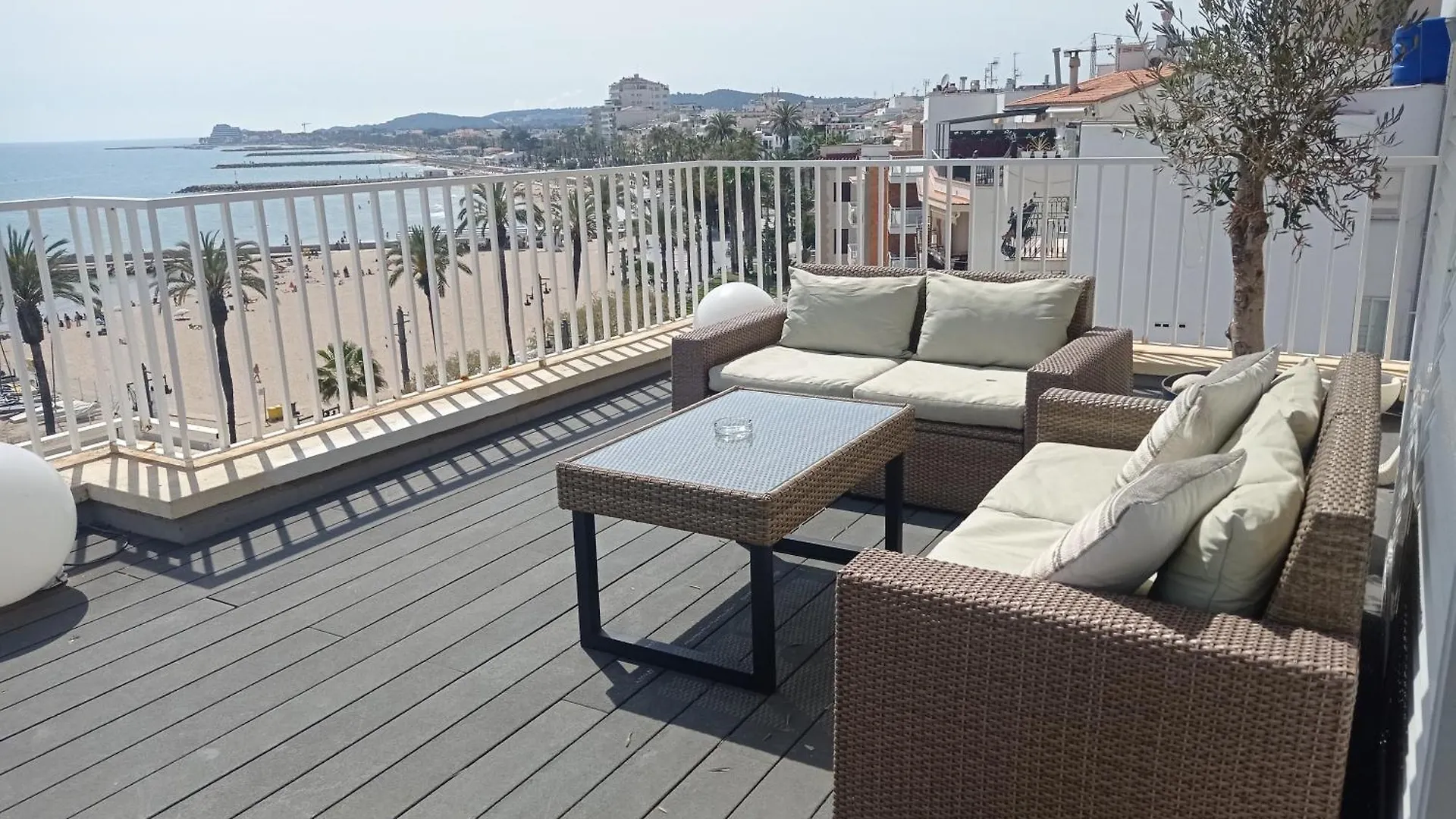 Atico Con Fantasticas Vistas Al Mar Y La Iglesia Apartment Sitges